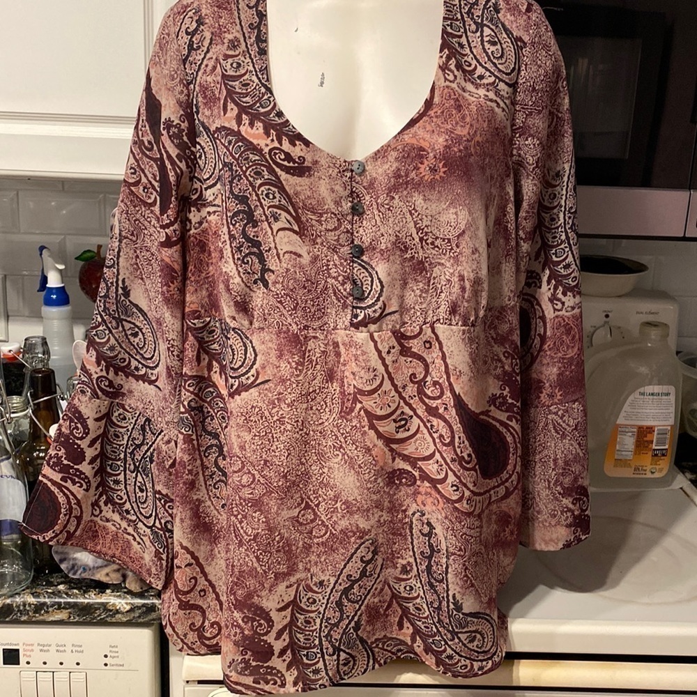 F Avenue casual long flared sleeve plus size blouse size 18/20. EUC